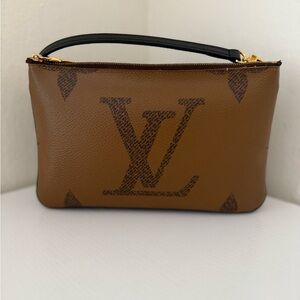 LOUIS VUITTON Reverse Monogram Giant Double Zip Pochette